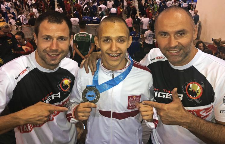 Maksymilian Palej, wychowanek dzierżoniowskiego Klubu Taekwon-do Tiger , w pięknym stylu wywalczył brązowy medal na Mistrzostwach Świata w Kickboxingu WAKO - największej i najbardziej prestiżowej organizacji tego sportu na świecie.