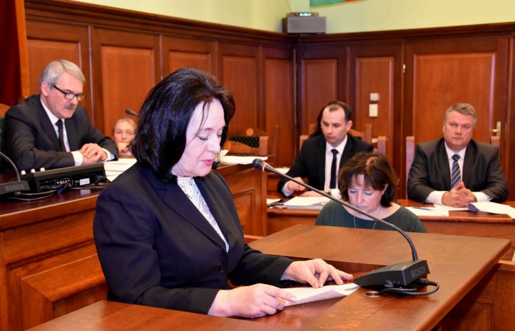 Ważną częścią pierwszej w tym roku sesji, była także informacja o działalności Dzierżoniowskiej Rady Seniorów, przedstawiona przez jej przewodniczącą i radną Rady Miejskiej Wandę Kunecką.