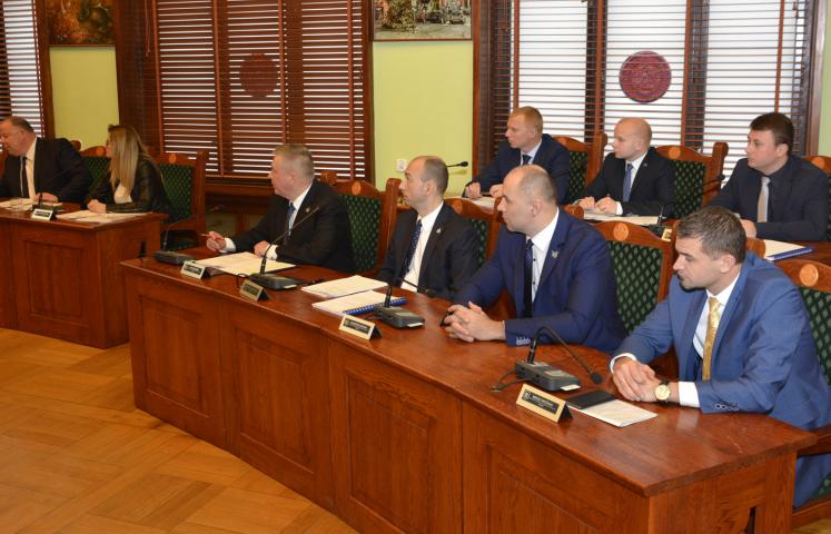 Za nami druga już sesja Rady Miejskiej Dzierżoniowa. Poświęcono ją m.in. na ustalenie składów stałych komisji. Radni określili także wynagrodzenie burmistrza i dokonali zmian w budżecie miasta.