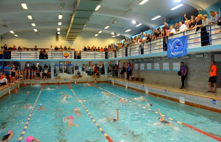 Dzień po Mikołajkach, 7 grudnia, na Basenie Krytym w Dzierżoniowie odbędą się Andrzejkowe Zawody Pływackie. Początek rywalizacji zaplanowano na godzinę 10.00.