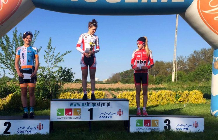 Drugie miejsce w wyścigu jazdy indywidualnej na czas w kategorii juniorki w II serii Pucharu Polski zajęła Aurela Nerlo z klubu LKS Atom Boxmet Dzierżoniów. Nieźle wypadły też inne zawodniczki. Wyścig odbył się w Gostyniu w dniach 7-8 maja.