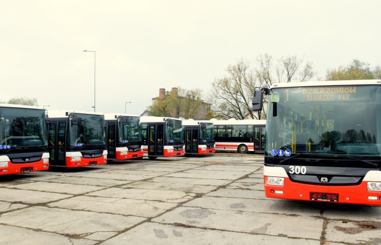 Nowoczesne autobusy, wszystkie w jednolitych barwach będą woziły mieszkańców Dzierżoniowa i turystów.  Biało-czerwone SOR-y wyjadą na trasy w listopadzie. Zanim to się stanie – w najbliższy piątek, 27 października, zostaną zaprezentowane mieszkańcom miasta. Pojazdy zaparkują w Rynku o godz. 12.00.