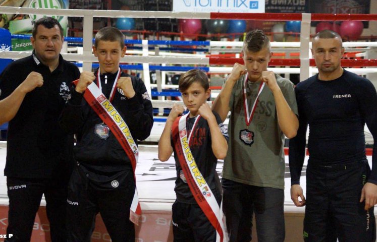 Bardzo dobre wyniki, przy dużej konkurencji osiągnęli zawodnicy Dzierżoniowskiego Klubu Bokserskiego w VI Mistrzostw Polski Młodzików im. Pawła Szydły. 