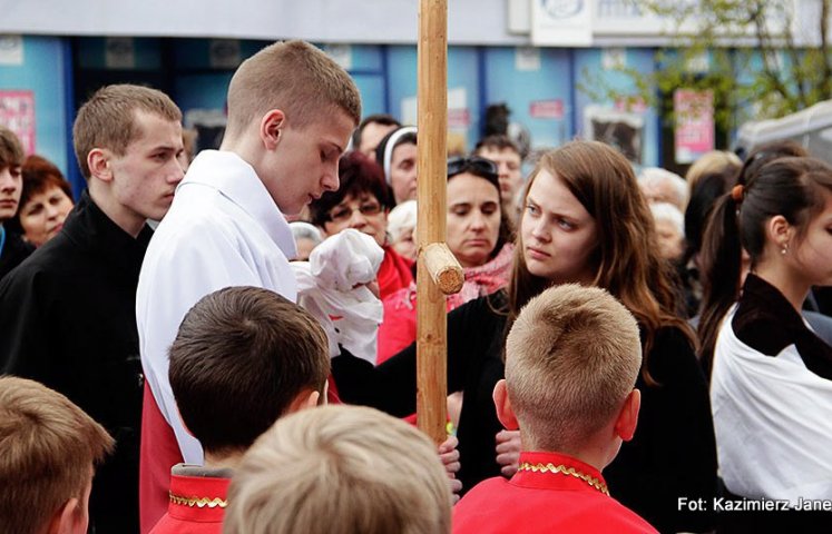 Dzierżoniów: Droga Krzyżowa ulicami miasta (2014 rok)