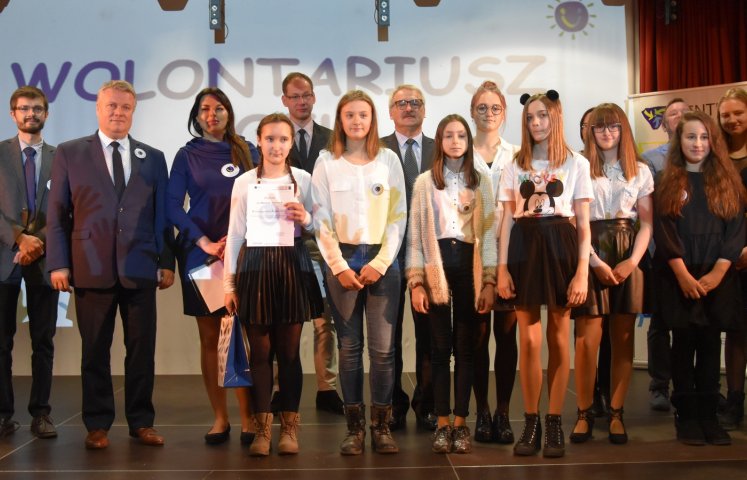 Są młodzi, chce im się pomagać oraz poświęcać swój wolny czas innym. Młodzi mieszkańcy Dzierżoniowa tworzą coraz liczniejszą grupę wolontariuszy. Właśnie poznaliśmy tych, którzy najaktywniej działali w 2017 roku.  