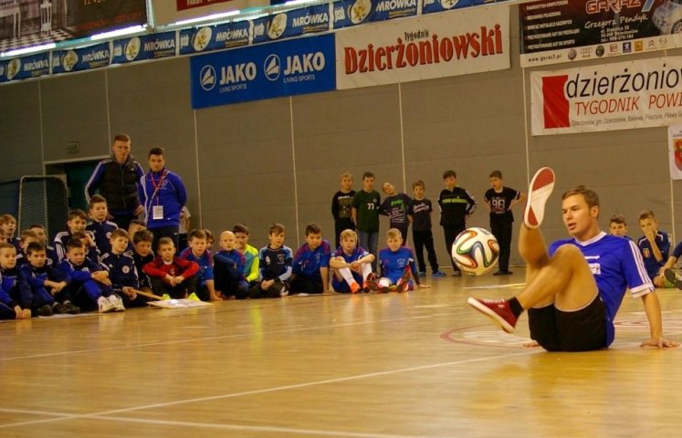 FC Wrocław Academy zwycięzcą XII Memoriału Sławomira Harafa, który w weekend rozgrywano w hali Dzierżoniowskiego OSiR-u. Coroczna impreza upamiętnia byłego zawodnika Lechii Dzierżoniów i  jednego z najlepszych w swoim czasie rozgrywających na Dolnym Śląsku.