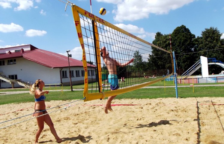 Na boisku przy basenie odkrytym Ośrodka Sportu i Rekreacji w Dzierżoniowie odbył się 7 sierpnia III Turniej z cyklu Grand Prix w Siatkówce Plażowej. Drużyny rywalizowały ze sobą systemem brazylijskim. 