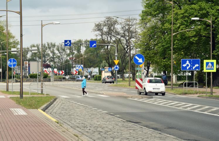 Pierwsze aktywne przejścia dla pieszych w Dzierżoniowie powstaną w tym miesiącu na ul. Piastowskiej. Prace montażowe będą prowadzone od 11, do 17 maja i mogą się wiązać z krótkimi utrudnieniami w ruchu.