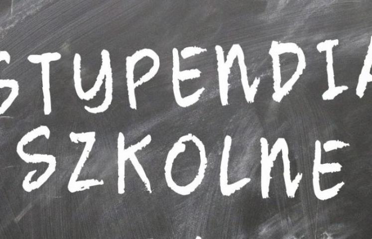 Przypominamy, że 1 września rusza nabór wniosków o przyznanie stypendiów szkolnych na rok szkolny 2018/2019. Wnioski należy składać do 15 września tego roku w siedzibie Ośrodka Pomocy Społecznej w Dzierżoniowie.