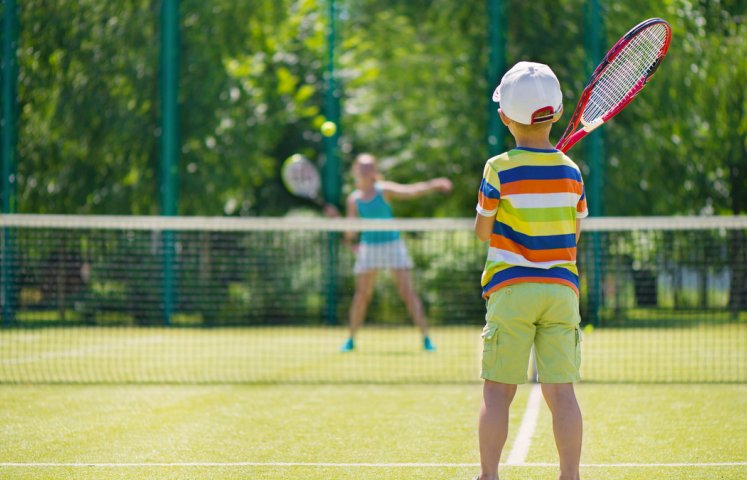 Ośrodek Sportu i Rekreacji w Dzierżoniowie oraz Dzierżoniowskie Towarzystwo Tenisa Ziemnego zapraszają dzieci i młodzież na naukę gry w tenisa ziemnego.