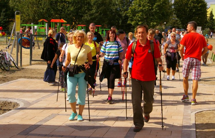 Wszystkich miłośników spacerowania z kijkami zapraszamy serdecznie do wzięcia udziału w marszu Nordic Walking. To jedna z atrakcji sportowych w ramach obchodów Dni Dzierżoniowa. 29 maja przewodnik poprowadzi zainteresowanych trasa wiodącą po Dzierżoniowie i okolicy.