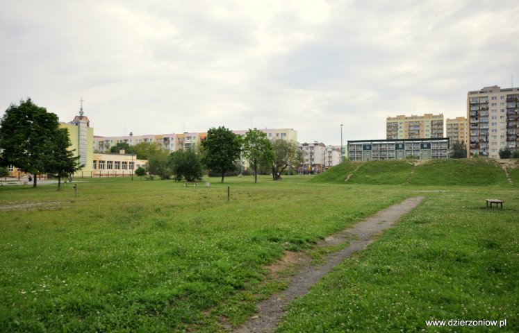 Do końca września w parku pomiędzy os, Różanym, Jasnym i Błękitnym powstaną dwa nowe place zabaw.