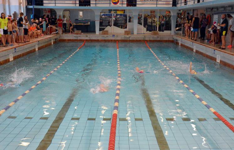 Dziewczęta i chłopcy z roczników 2006-2011 reprezentujący dzierżoniowskie szkoły podstawowe wezmą udział 13 marca w Zawodach Pływackich Szkół Podstawowych klas I-III oraz IV-VI. Odbędą się one na basenie krytym w Dzierżoniowie.