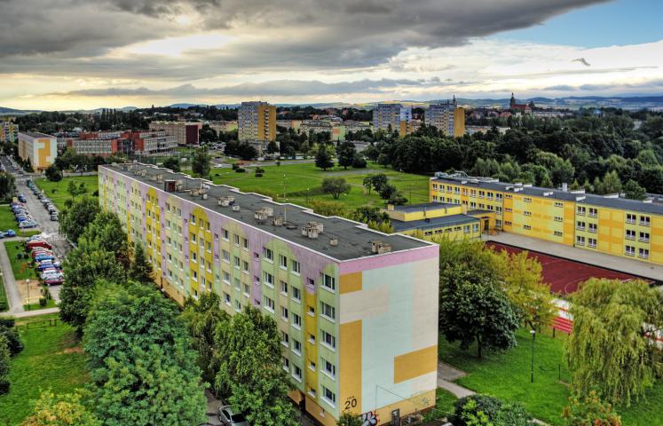 Mieszkańcy Dzierżoniowa mogą skorzystać z ulgi przy przekształceniu prawa użytkowania wieczystego w prawo własności. Dotyczy to gruntów pod lokalami mieszkalnymi. 