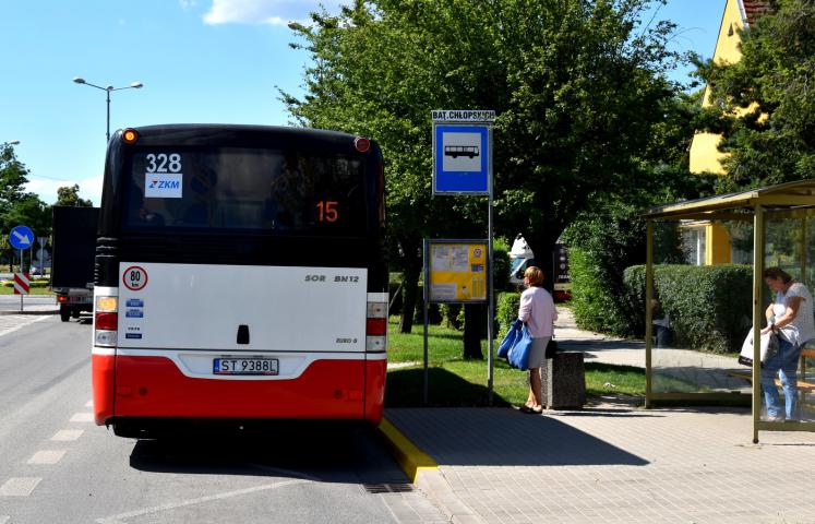 Pasażerowie linii autobusowych nr 15, 21 i 22 mogą korzystać z dodatkowego przystanku przy ul. Batalionów Chłopskich. Ułatwi to podróżowanie na czas trwających remontów. Takie rozwiązanie, to odpowiedź na prośby mieszkańców.
