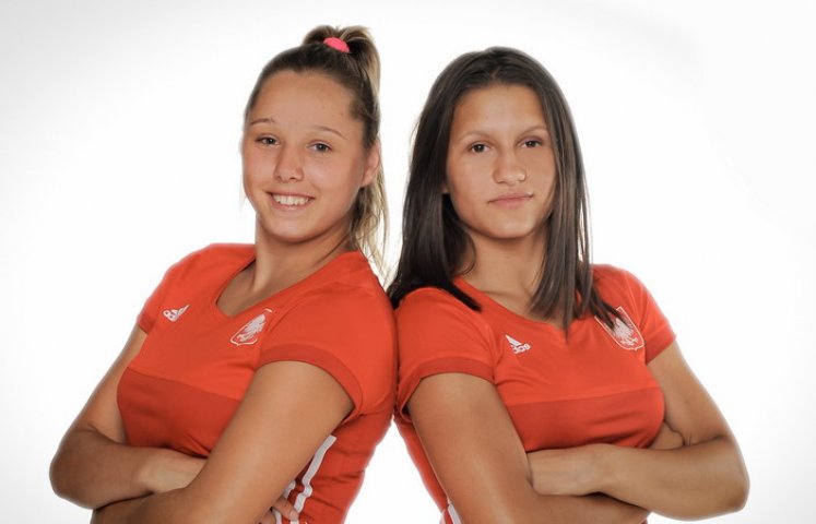 Młode zawodniczki MULKS Junior Dzierżoniów - Sylwia Martyka oraz Paulina Martyka - kolejny sezon kończą z sukcesami. Na co dzień trenują zapasy pod okiem Norberta Warchoła. Starsza z sióstr, Paulina, od 2014 reprezentuję Polskę podczas zawodów międzynarodowych oraz Mistrzostw Europy oraz Świata. Młodsza z sióstr, Sylwia, reprezentowała Polskę w Mistrzostwach Europy i Świata w roku 2016. Ma duże szanse na udział w Młodzieżowych Igrzyskach Olimpijskich w Argentynie w 2018 r.