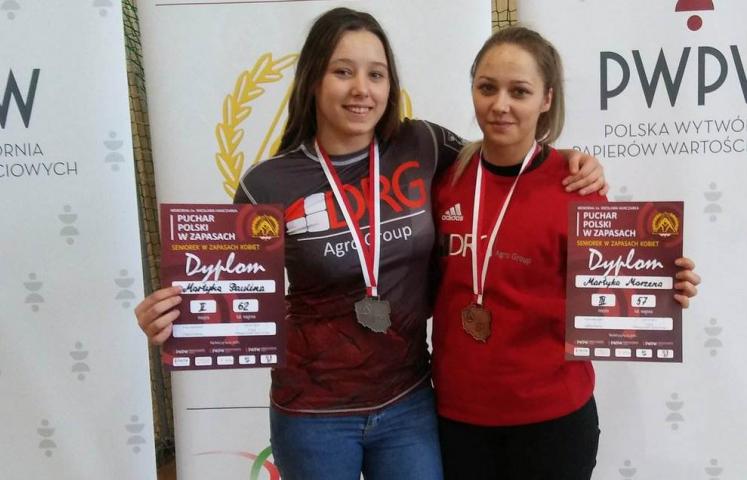 Srebrny Paulina i brązowy Marzena  - z takimi medalami wróciły z Pucharu polski seniorek w Raciborzu wróciły zapaśniczy klubu MULKS JUNIOR Dzierżoniów. 