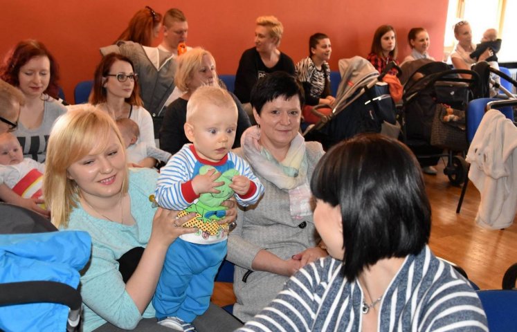 Rodziców i dzieci urodzone w pierwszej połowie 2016 roku zapraszamy na tradycyjne spotkanie z burmistrzem Dzierżoniowa. Odbędzie się ono w piątek 28 października o godz. 12.00 w sali „Pegaz” Dzierżoniowskiego Ośrodka Kultury.