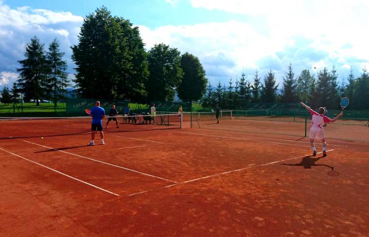 Ośrodek Sportu i Rekreacji w Dzierżoniowie oraz Dzierżoniowskie Towarzystwo Tenisa Ziemnego zapraszają dzieci i młodzież na naukę gry w tenisa ziemnego. Kursy rozpoczynają się w maju.