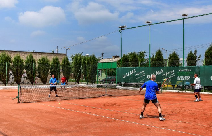 Nieobce ci tajniki tego sportu? Ośrodek Sportu i Rekreacji w Dzierżoniowie oraz Dzierżoniowskie Towarzystwo Tenisa Ziemnego zapraszają na Turniej Tenisa Ziemnego Mikstów i Debli, który odbędzie się na kortach dzierżoniowskiego OSiR-u. 