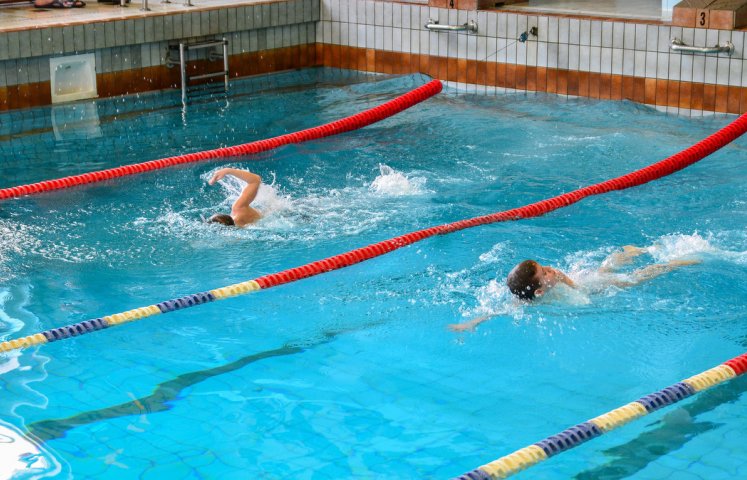 Dzierżoniowscy uczniowie zmierzą się 28 marca na basenie krytym w Zawodach Pływackich Szkół Podstawowych klas I-III oraz IV-VI. Młodsi rozpoczną zmagania o godzinie 9.30, a starsi o godzinie 12.00.