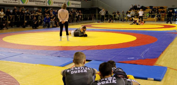 Sobota przebiegała w Dzierżoniowie pod znakiem brazylijskiego jiu jitsu. W turnieju startowało 230 zawodników z Polski, Czech oraz Słowacji. Gościem specjalnym zawodów był Tomasz Drwal - zawodnik KSW oraz pierwszy zawodnik z Polski walczący w najlepszej organizacji na świecie UFC. 