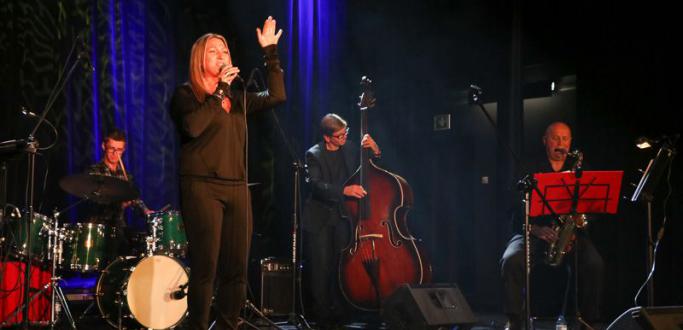 Joanna Ślipko & Lub Jazz Band wystąpią w lutym na deskach sceny koncertowej w DOK-u w ramach cyklu „Jazz fajny jest”. Na koncert zapraszają Dzierżoniowski Ośrodek Kultury oraz DGN Klub Jazzowy Pegazz.