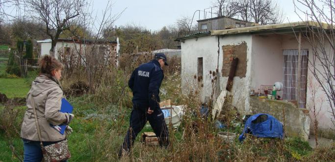 Miejscem przebywania osób bezdomnych są najczęsciej ogrody działkowe.