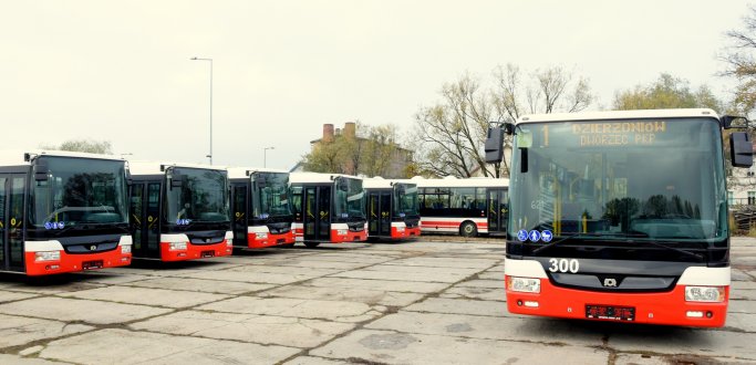 Nowoczesne autobusy, wszystkie w jednolitych barwach będą woziły mieszkańców Dzierżoniowa i turystów.  Biało-czerwone SOR-y wyjadą na trasy w listopadzie. Zanim to się stanie – w najbliższy piątek, 27 października, zostaną zaprezentowane mieszkańcom miasta. Pojazdy zaparkują w Rynku o godz. 12.00.