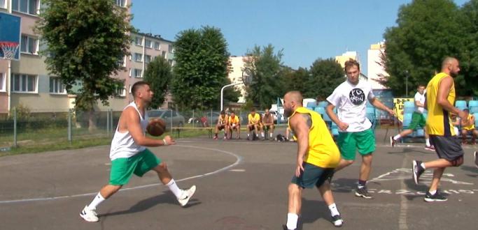 Ten turniej rozgrywany jest od 1998 roku, a dzięki niemu uliczna koszykówka to jeden ze sportowych znaków firmowych Dzierżoniowa. 