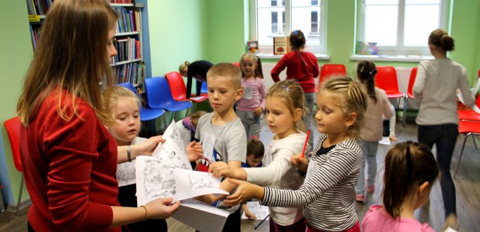 Na kolejną edycję Biblioteki Malucha oraz Klubu Książki i Ilustracji zapraszamy 4 i 6 października. Przypominamy, że obowiązują wcześniejsze zapisy. 