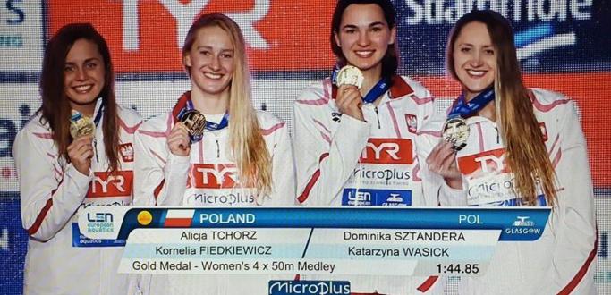 Polska sztafeta z Dominiką Sztanderą w składzie wywalczyła złoty medal Mistrzostw Europy. To pierwszy złoty krążek dla naszego kraju w damskiej sztafecie. 