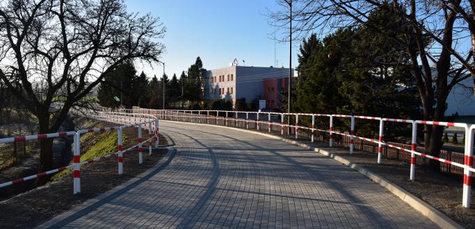 Odcinek ulicy Strumykowej, prowadzący od wiaduktu, do parkingów Ośrodka Sportu i Rekreacji oraz do ogrodów działkowych to jedna z wielu tegorocznych inwestycji drogowych Dzierżoniowa.