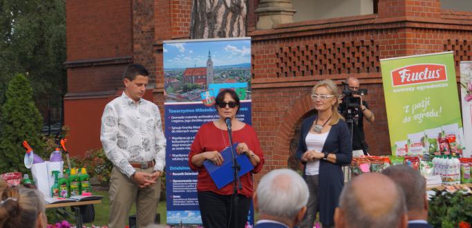 W poniedziałkowe popołudnie, 10 września w ogrodzie Muzeum Miejskiego Dzierżoniowa odbyła Gala rozdania nagród w XXIII edycji konkursu „Piękno kwiatów i zieleni wokół nas”, którego celem jest  upiększanie Dzierżoniowa.