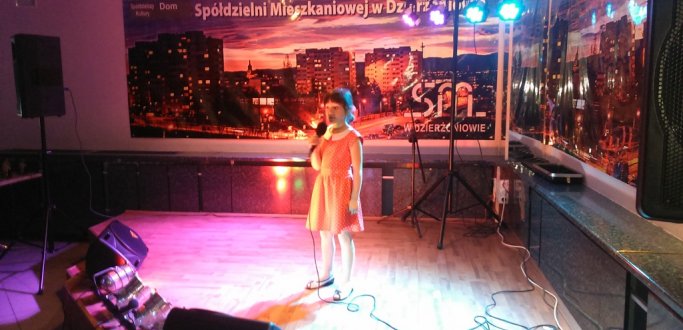 Ewelina Woźniak zdobyła Grand Prix IX Konkursu Piosenki Dziecięcej i Młodzieżowej „Nutką świat malowany”. W konkursie, który 15 listopada odbył się w Spółdzielczym Domu Kultury w Dzierżoniowie, wzięła udział rekordowa liczba 60 wykonawców w wieku od 5 do 16 lat.
