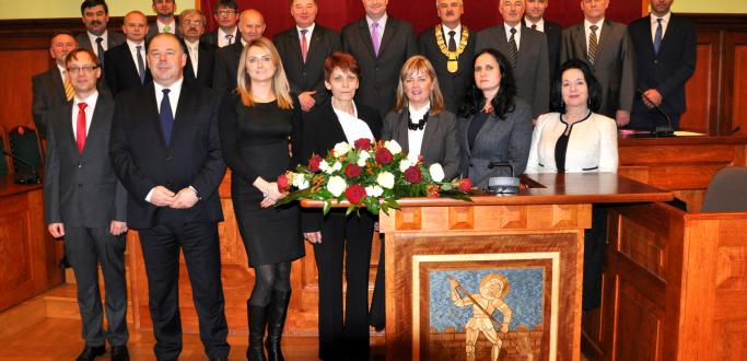 Zapraszamy do udziału w uroczystych obradach, które zakończą pracę radnych tej kadencji. 50. sesji Rady Miejskiej Dzierżoniowa, która odbędzie się w piątek 16 listopada w Sali rycerskiej Ratusza. Początek o godzinie 13:00.