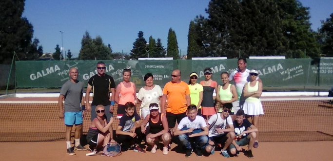 W sobotę i niedzielę (27 - 28 maja) na kortach dzierżoniowskiego OSiR-u odbył się Turniej Tenisa Ziemnego Mikstów i Debli. W Turnieju wzięło udział 11 par mikstowych i 10 par deblowych. 