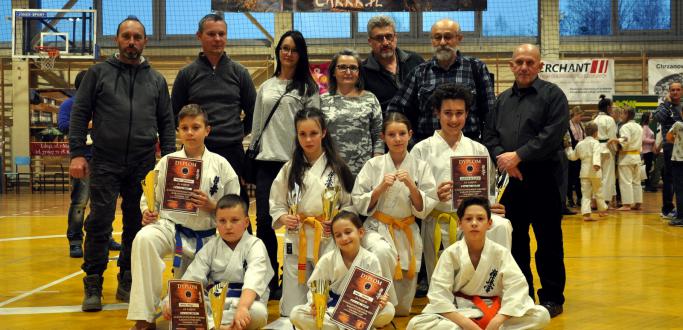 6 medali przywieźli z Libiąża zawodnicy Dzierżoniowskiego Klubu Sportowego Karate Kyokushin. W turnieju Gwarek Cup wzięło udział w sumie blisko 230 zawodników z 15 klubów z całego kraju.  
