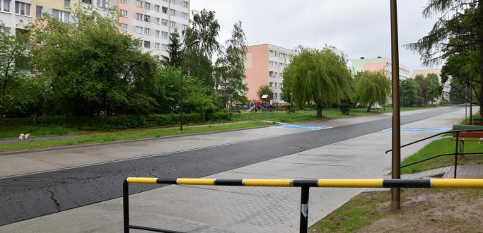 Wyremontowana droga i nowe miejsca parkingowe na os. Jasnym w Dzierżoniowie