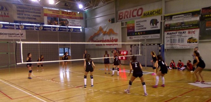 Już 8 października w hali Ośrodka Sportu i Rekreacji w Dzierżoniowie odbędzie się Jesienny Turniej Piłki Siatkowej Kobiet. Zawody rozegrane zostaną w dwóch kategoriach wiekowych: kadetki i juniorki + seniorki.