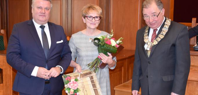 Pani Karolina Śmieszek po 28 latach pracy na stanowisku dyrektora Przedszkola Publicznego nr 2 przeszła na emeryturę.