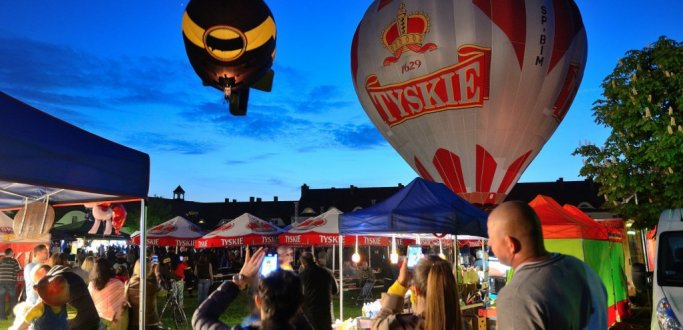 Wielkie, kolorowe kopuły balonów po raz trzeci będzie można obserwować na niebie nad Dzierżoniowem podczas Majówki. Także tym razem namawiamy was do chwycenia za aparaty i utrwalania ich przelotów w kadrze. Można wygrać atrakcyjne gadżety promujące miasto.