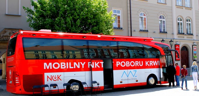 Uwaga, w ten piątek krwiobus nie zawita na dzierżoniowski rynek z powodu braku lekarza. Ale wszystkich zainteresowanych oddaniem krwi Regionalne Centrum Krwiodawstwa i Krwiolecznictwa w Wałbrzychu zaprasza już za tydzień.