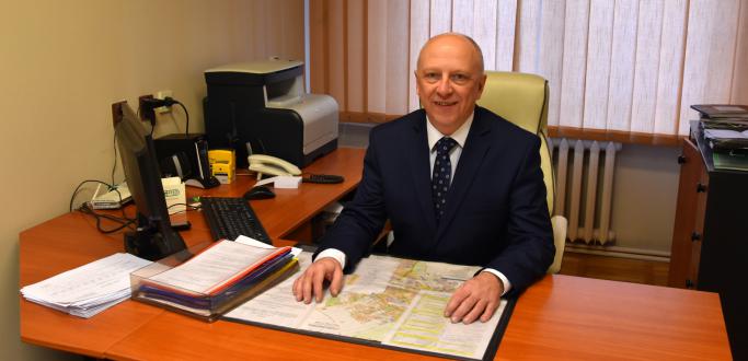 Mariusz Furgała przed objęciem stanowiska komendanta przez blisko 30 lat był oficerem policji, pełniąc m.in. funkcję zastępcy komendanta bielawskiego komisariatu. Od urodzenia jest mieszkańcem Dzierżoniowa, pasjonuje się sportem, zwierzętami i turystyką.