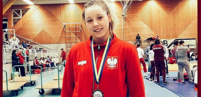 Paulina Martyka (MULKS Junior Dzierżoniów) wywalczyła brązowy medal, a Sylwia Martyka (Sowa Pieszyce) była piąta na Międzynarodowym Turnieju Zapaśniczym kobiet oraz mężczyzn, który odbył się 5 i 6 lutego w Austrii. Wraz z czterema innymi zapaśniczkami z naszego powiatu zawodniczki uczestniczą do 13 lutego w zgrupowaniu Reprezentacji Polski Juniorek Młodszych w zapasach w Poznaniu.