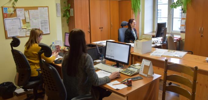 Rozpoczęła się procedura naboru na trzy stanowiska do Urzędu Miasta w Dzierżoniowie. Jedno dotyczy czasowo zastępstwa, dwa związane są odejściem pracowników na emeryturę. 