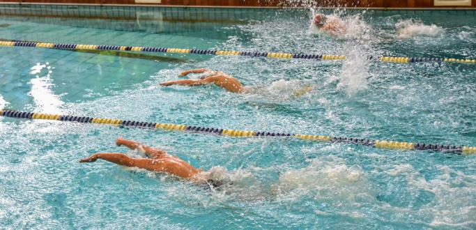 Na naukę pływania nigdy nie jest za późno. Ośrodek Sportu i Rekreacji w Dzierżoniowie oraz Szkółka Pływacka Delfinek zapraszają na kurs dla dorosłych.