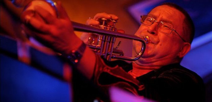 Na zaproszenie prezesa Stowarzyszenia Jazzowy Pegazz, w obchodach Światowego Dnia Jazzu w Dzierżoniowie, weźmie udział znany i ceniony wrocławski  muzyk, trębacz jazzowy i kompozytor Tadeusz Nestorowicz.