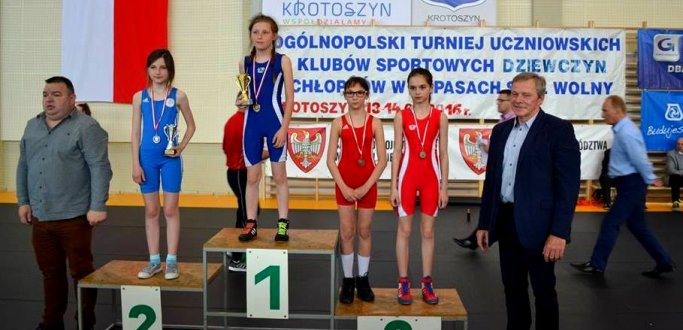 Nikola Wasilewska z MULKS Junior Dzierżoniów wywalczyła w kat. 32 kg III miejsce i brązowy medal na Ogólnopolskim Turnieju Zapaśniczym UKS w zapasach dziewcząt i chłopców w stylu wolnym. Odbył się on w dniach 13-14 maja w Krotoszynie.