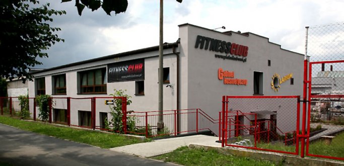 Fitness Club „Piękni i zdrowi” wzbogacił ofertę Dzierżoniowskiej Karty Dużej Rodziny. Jej właściciele mogą korzystać siłowni, fitness, sauny, rolletic, ping-ponga, poradni dietetycznej i treningów personalnych z 10% rabatem. 15% rabatu firma oferuje przy usługach gabinetu kosmetycznego, masażu ręcznym i solarium. 